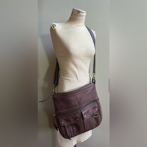 FOSSIL Genuine brown leather crossbody. Adjustable bag. Purse.